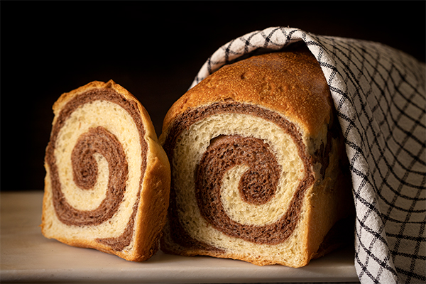 Brioche en espiral de naranja y chocolate