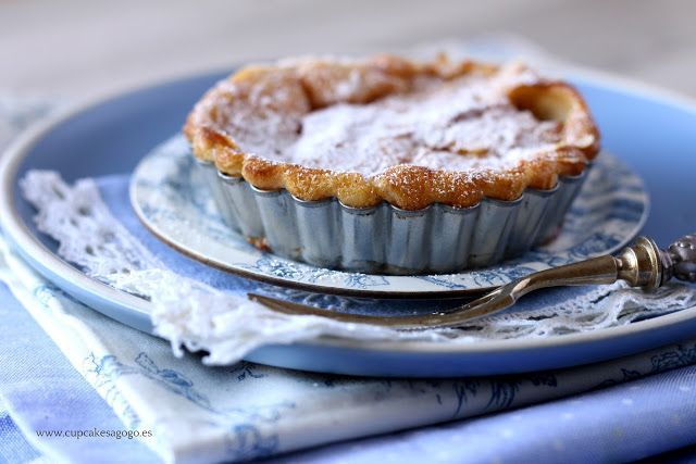 tartitas de manzana, nata y almendra
