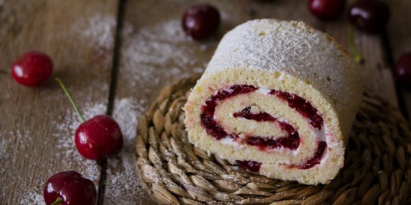 Brazo de gitano de cerezas y mascarpone