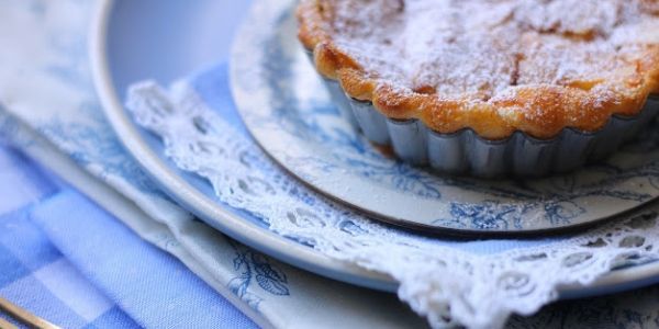 Tartitas de manzana, nata y almendra