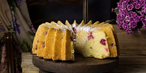 bundt cake de frambuesas y lima