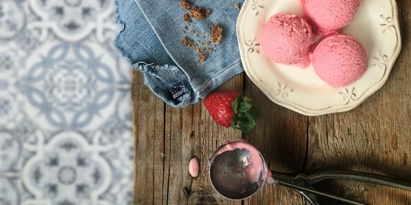 Helado de queso y fresas