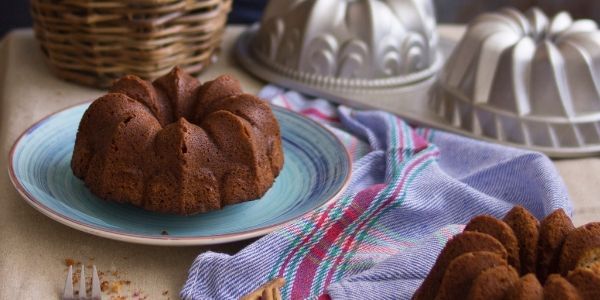 Bundt cake de higos y piñones