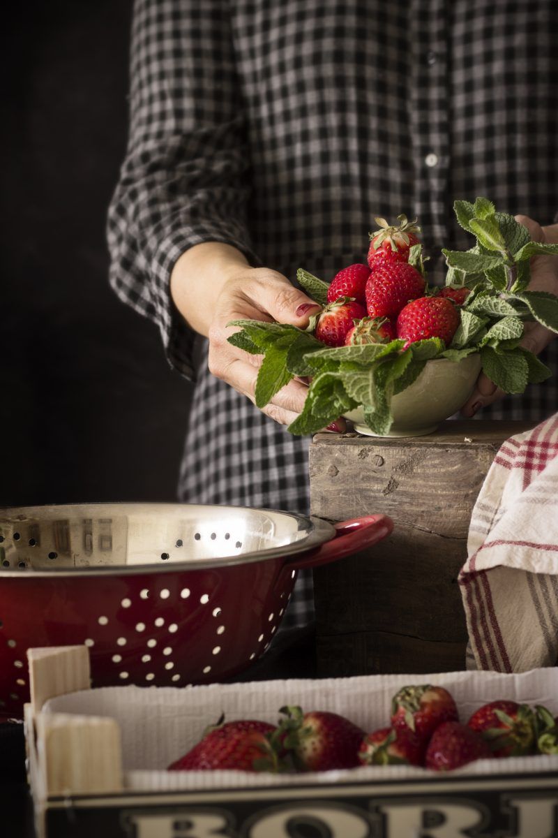 helado de queso y fresas